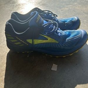 Brooks trail Mazana size 9